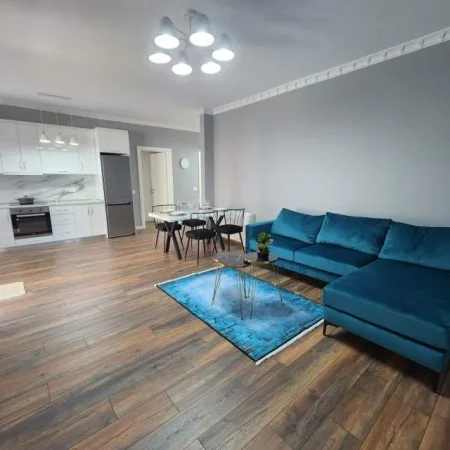Tirane, jepet me qera apartament 2+1+post parkimi Kati 3, 100 m² 800 Euro (Kopshti Botanik)