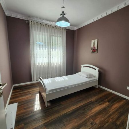 Tirane, jepet me qera apartament 2+1+post parkimi Kati 3, 100 m² 800 Euro (Kopshti Botanik)