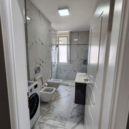 Tirane, jepet me qera apartament 2+1+post parkimi Kati 3, 100 m² 800 Euro (Kopshti Botanik)