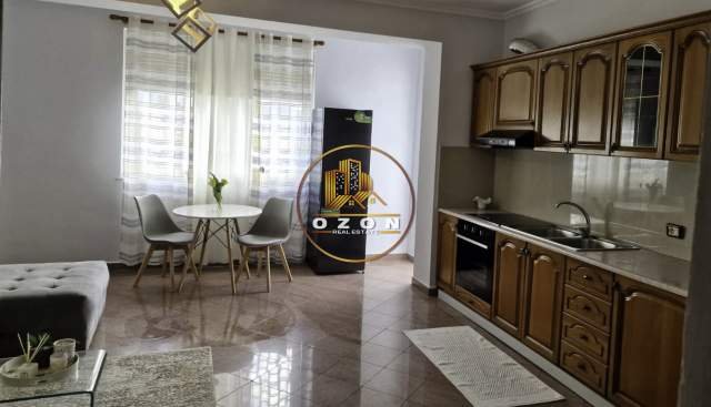 Tirane, jepet me qera apartament Kati 7, 100 m² 500 Euro