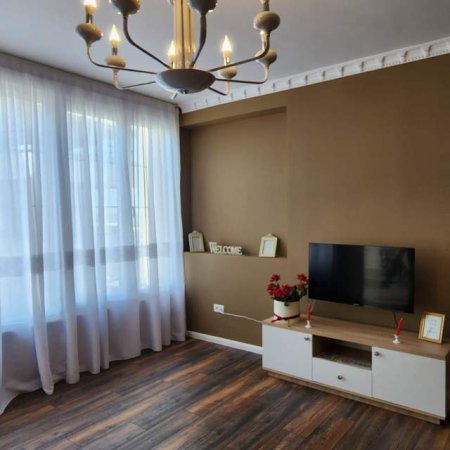 Tirane, jepet me qera apartament 2+1+verande Kati 3, 170 m² 900 Euro (Kopshti Botanik)