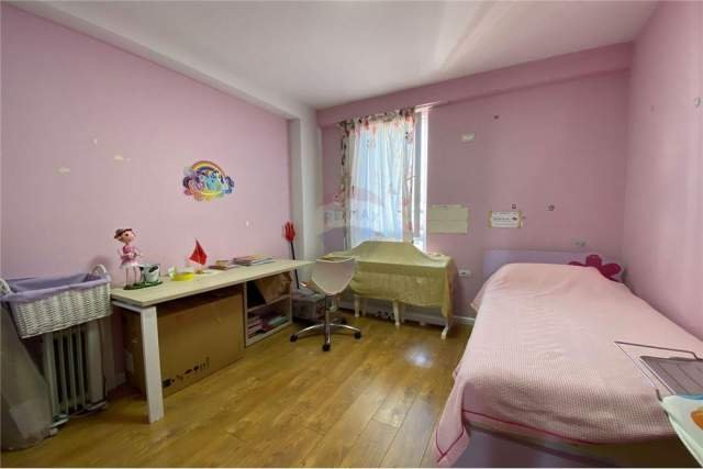 Tirane, jepet me qera apartament 2+1 115 m² 600  (liceu artistik)