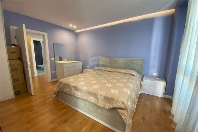 Tirane, jepet me qera apartament 2+1 115 m² 600  (liceu artistik)