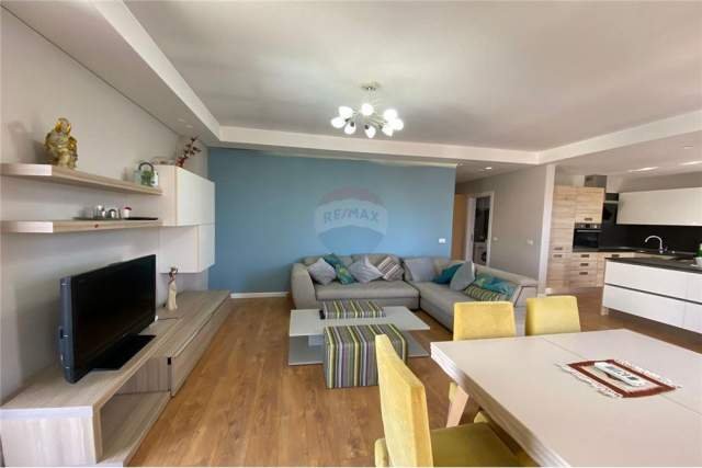 Tirane, jepet me qera apartament 2+1 115 m² 600  (liceu artistik)
