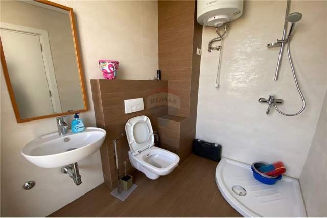 Tirane, jepet me qera apartament 2+1 Kati 5, 115 m² 600 Euro (liceu artistik)