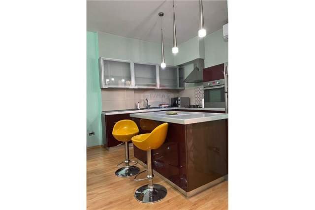 Tirane, jepet me qera apartament 2+1 104 m² 600 Euro (KOPSHTI BOTANIK)