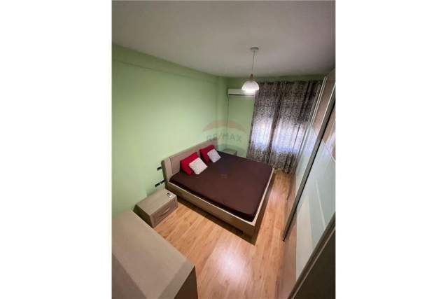 Tirane, jepet me qera apartament 2+1 104 m² 600 Euro (KOPSHTI BOTANIK)