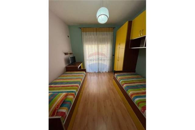 Tirane, jepet me qera apartament 2+1+A Kati 3, 106 m² 600 Euro (Kopshti Botanik)
