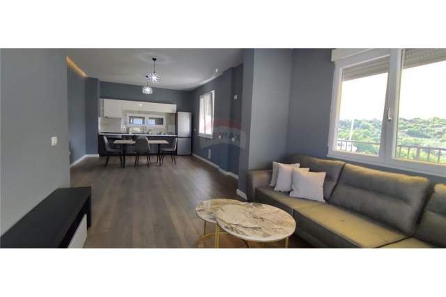 Tirane, jepet me qera 2+1 131 m² 1.000 Euro (KOPSHTI BOTANIK)