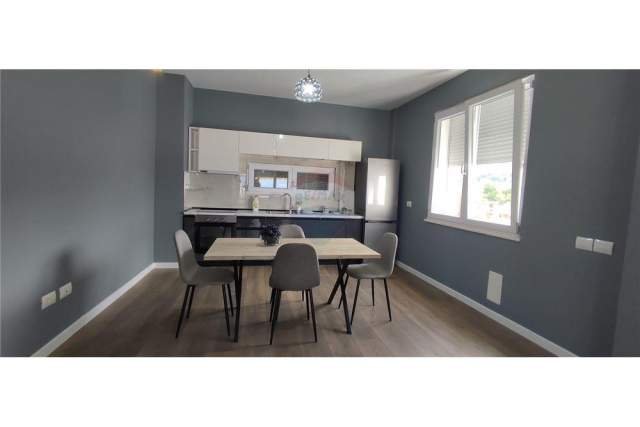 Tirane, jepet me qera 2+1 131 m² 1.000 Euro (KOPSHTI BOTANIK)