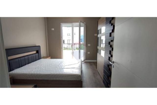 Tirane, jepet me qera 2+1 131 m² 1.000 Euro (KOPSHTI BOTANIK)