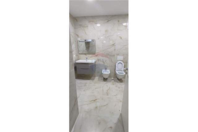 Tirane, jepet me qera 2+1 131 m² 1.000 Euro (KOPSHTI BOTANIK)