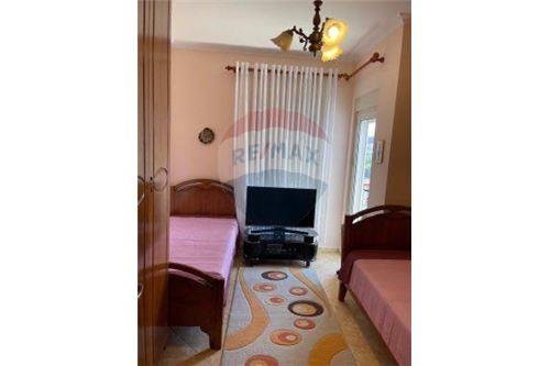 Tirane, jepet me qera apartament 2+1 95 m² 500 Euro (DON BOSKO)