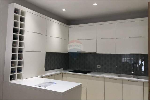 Tirane, jepet me qera apartament 1+1 92 m²  (don bosko)