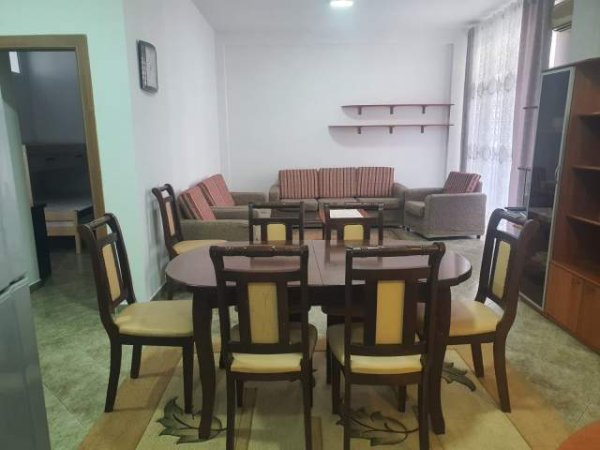 Tirane, jepet me qera apartament 3+1 Kati 3, 90 m² 420 Euro (Ndrek luca)
