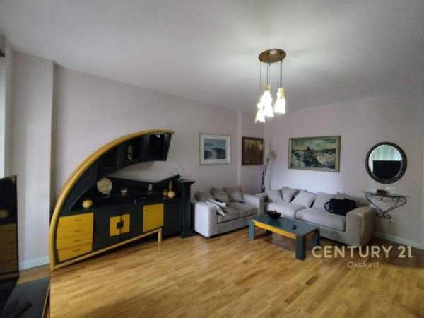 Tirane, jepet me qera apartament 3+1+A+BLK Kati 6, 145 m² 900 Euro (Shallvaret)