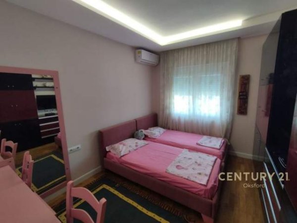 Tirane, jepet me qera apartament 5+1 Kati 6, 160 m² 900 Euro (Tek Shallvaret)