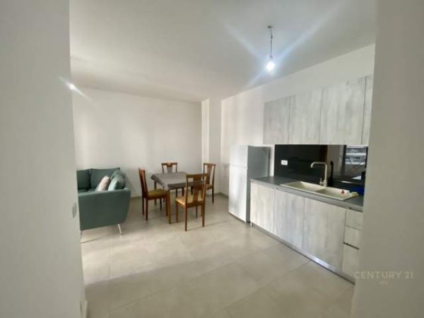 Tirane, jepet me qera apartament 2+1 Kati 4, 76 m² 450 Euro (21 Dhjetori)