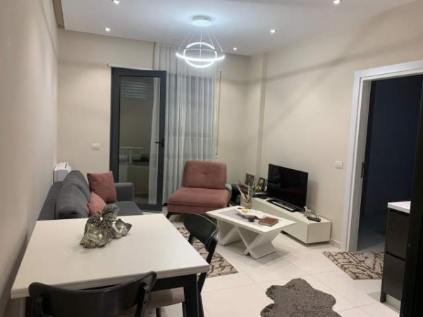 Super Apartament 1+1 me qira Pazari i Ri Tirane