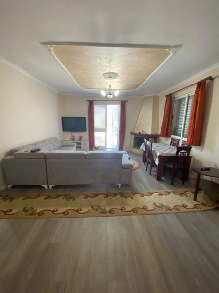 Tirane, jepet me qera apartament 2+1+BLK Kati 1, 110 m² 500 Euro (Peti)