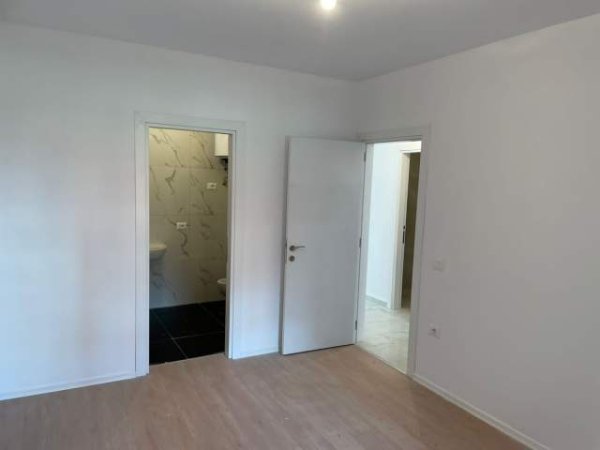 Tirane, jepet me qera apartament 2+1+BLK Kati 2, 115 m² 500 Euro (kongresi manastirit)