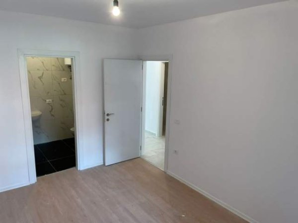 Tirane, jepet me qera apartament 2+1+BLK Kati 2, 115 m² 500 Euro (kongresi manastirit)