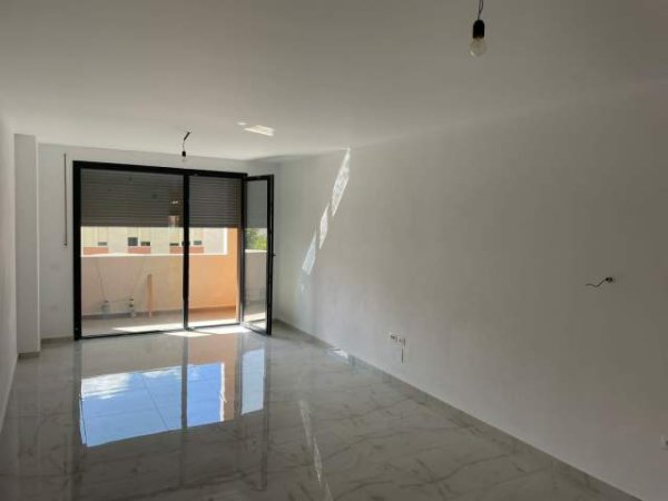 Tirane, jepet me qera apartament 2+1+BLK Kati 2, 115 m² 500 Euro (kongresi manastirit)