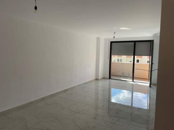 Tirane, jepet me qera apartament 2+1+BLK Kati 2, 115 m² 500 Euro (kongresi manastirit)