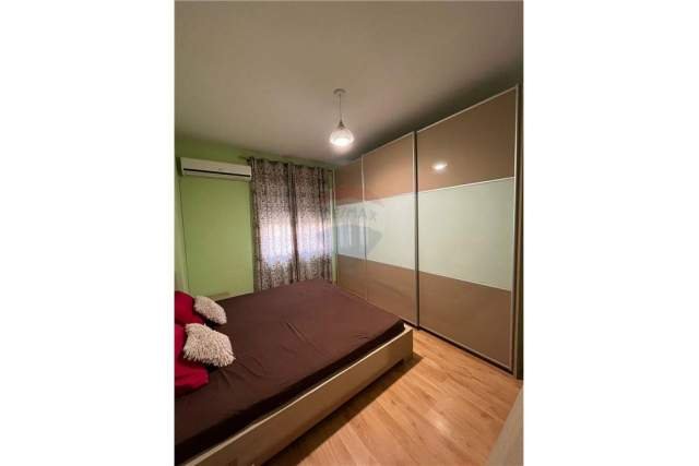 Tirane, jepet me qera apartament 2+1+A Kati 3, 106 m² 600 Euro (Kopshti Botanik)