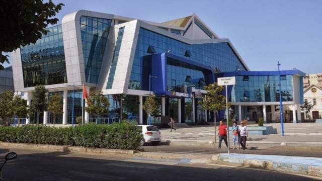 Tirane, jepet me qera toke 5.000 m² 250.000 Leke (Bulevardi Blu)