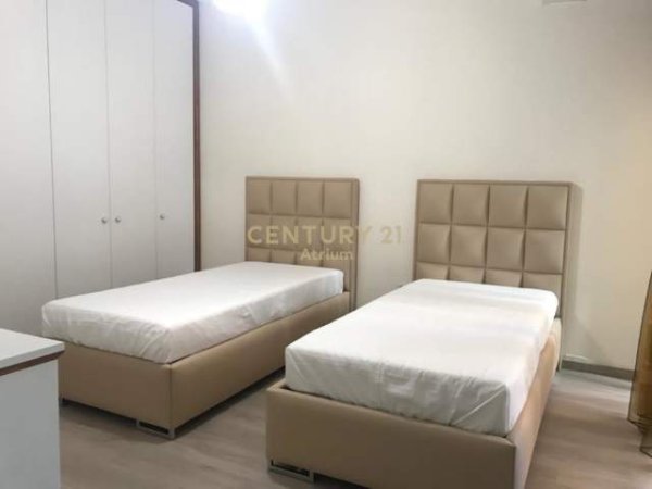 Tirane, jepet me qera apartament 5+1 Kati 2, 170 m² 800 Euro (Rr.Kosovareve)