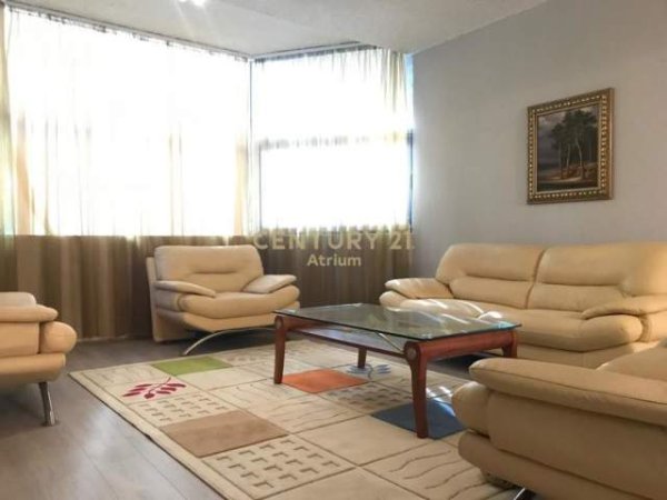 Tirane, jepet me qera apartament 5+1 Kati 2, 170 m² 800 Euro (Rr.Kosovareve)