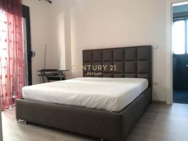 Tirane, jepet me qera apartament 5+1 Kati 2, 170 m² 800 Euro (Rr.Kosovareve)