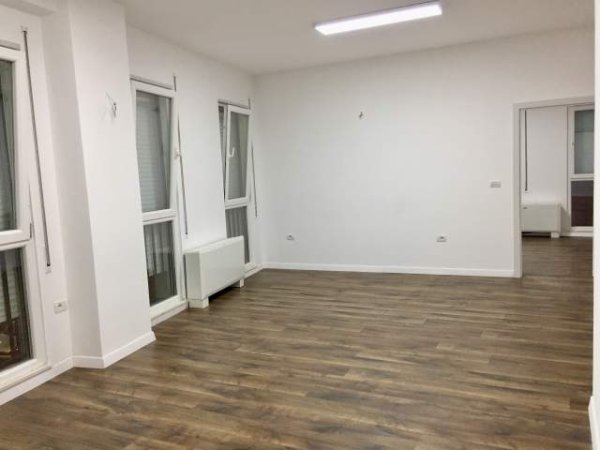 Tirane, jepet me qera zyre Kati 1, 95 m² 600 Euro