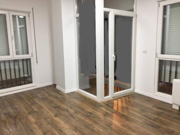 Tirane, jepet me qera zyre Kati 1, 95 m² 600 Euro