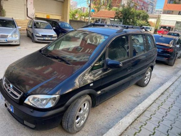 Tirane, shes makine Opel Zafira Viti 2005, 2.800 Euro
