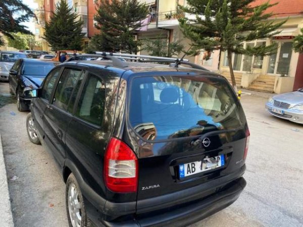 Tirane, shes makine Opel Zafira Viti 2005, 2.800 Euro