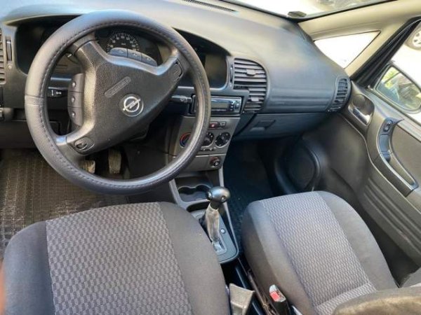 Tirane, shes makine Opel Zafira Viti 2005, 2.800 Euro