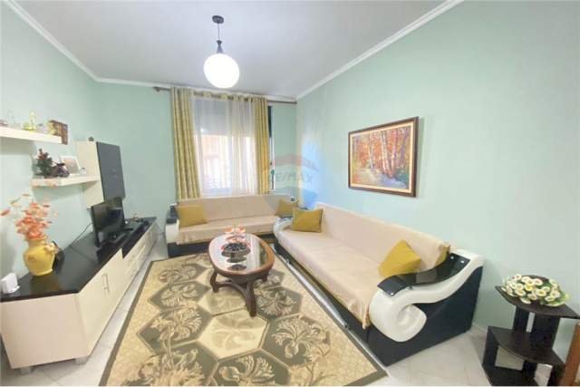 Tirane, jepet me qera apartament 1+1 80 m² 300 Euro (LIQENI I THATE)