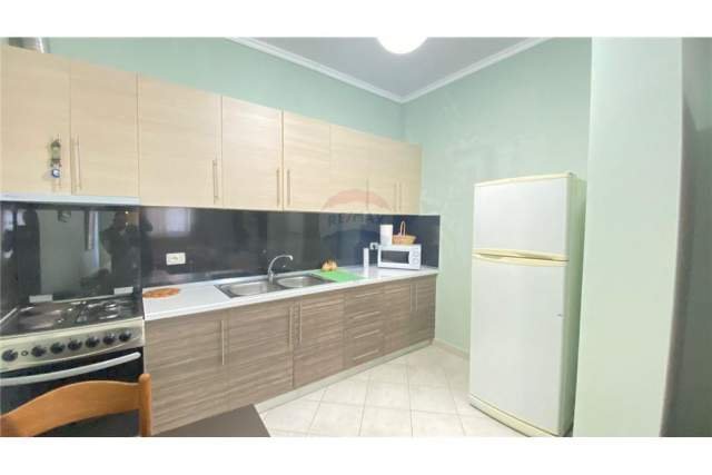 Tirane, jepet me qera apartament 80 m² 380 Euro (liqeni i tjhate)