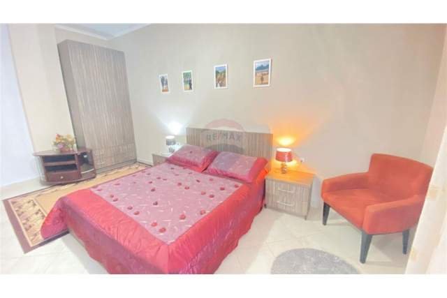 Tirane, jepet me qera apartament 1+1 80 m² 300 Euro (LIQENI I THATE)