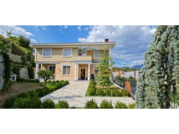 Tirane, jepet me qera Vile 3 Katshe Kati 0, 630 m² 2.000 Euro (Lunder)