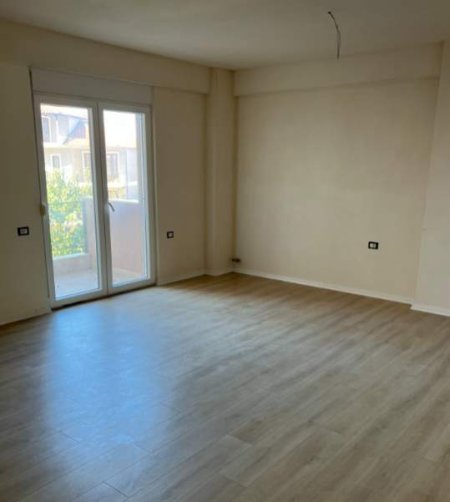 Korce, shitet apartament 1+1+BLK Kati 3, 80 m² 64.000 Euro (Pazari i Vjeter, Korce)