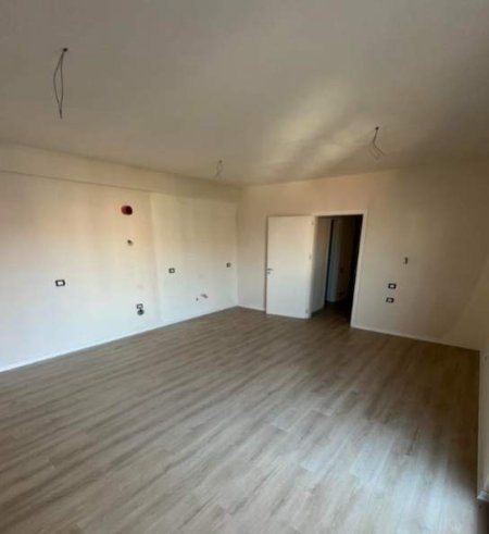 Korce, shitet apartament 1+1+BLK Kati 3, 80 m² 64.000 Euro (Pazari i Vjeter, Korce)