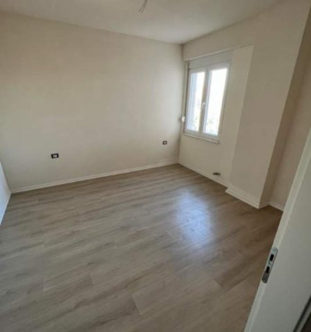 Korce, shitet apartament 1+1+BLK Kati 3, 80 m² 64.000 Euro (Pazari i Vjeter, Korce)