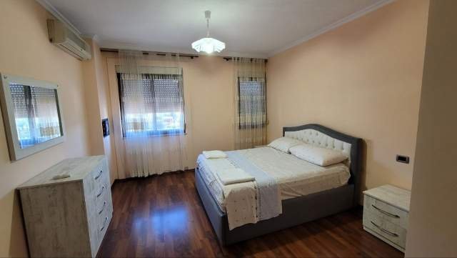 Tirane, jap me qera apartament 2+1+BLK Kati 9, 100 m² 650 Euro (Rr Sami Frasheri)