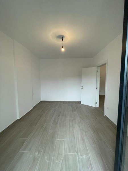 Tirane, jepet me qira apartament/zyre Kati 9, 67 m² 350 Euro (Kongresi i Manastirit)