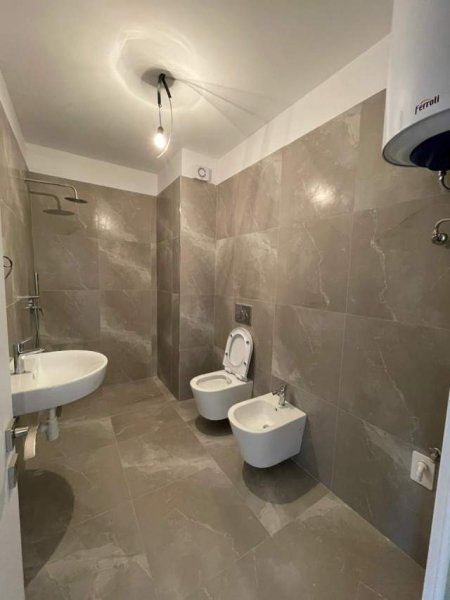 Tirane, jepet me qira apartament/zyre Kati 9, 67 m² 350 Euro (Kongresi i Manastirit)