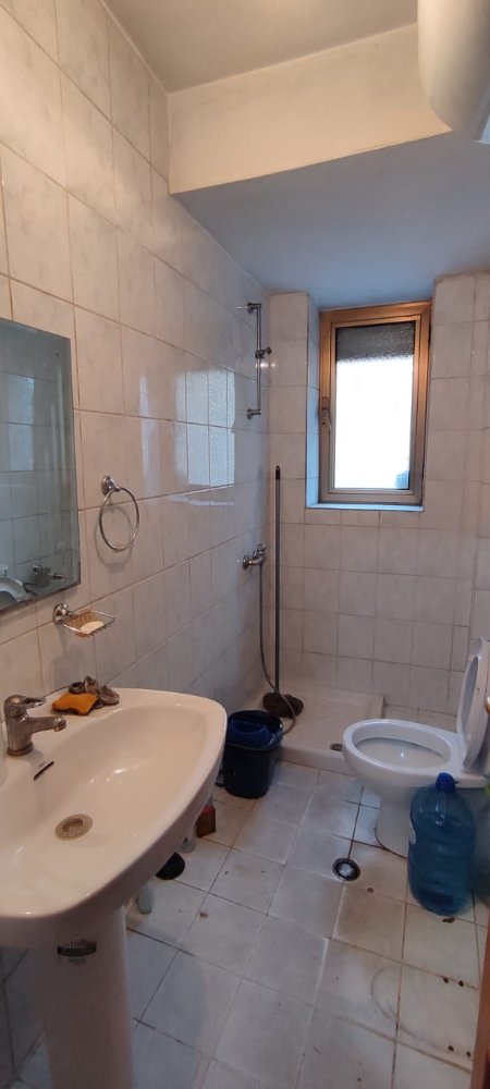 Tirane, jepet me qera apartament 1+1 Kati 1, 66 m² 600 Euro (Rruga Elbasanit)