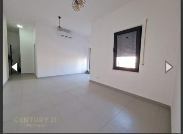 Tirane, jepet me qera ambjent biznesi Kati 3, 85 m² 450 Euro (Rruga e Barrikadave)